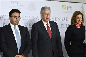 La presentación de la convocatoria con autoridades de IFT y SCT - Crédito: SCT México